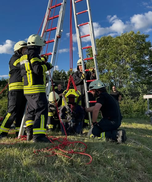 Übung Schachtrettung an der Biogasanlage (Foto: Feuerwehr Wasenberg)
