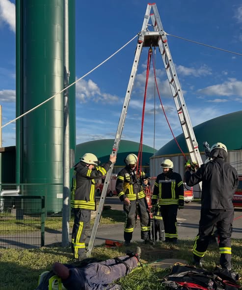 Übung Schachtrettung an der Biogasanlage (Foto: Feuerwehr Wasenberg)